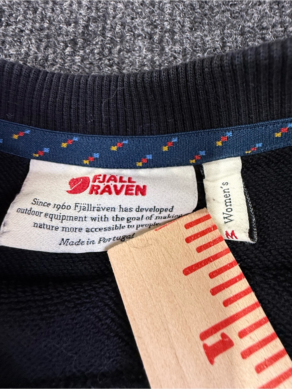 Fjallraven Black Crewneck Sweatshirt with Small Logo Patch Womens medium - Picture 5 of 8